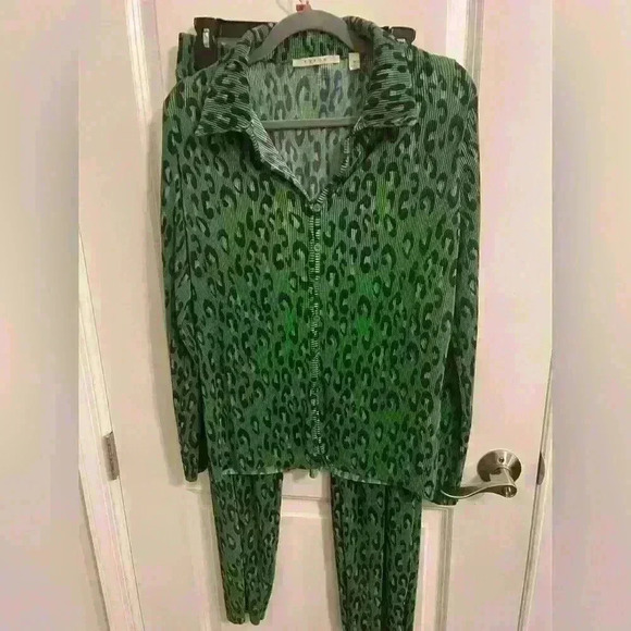 Cyrus Other - NWT Cyrus Green Leopard Lounge Set Size M